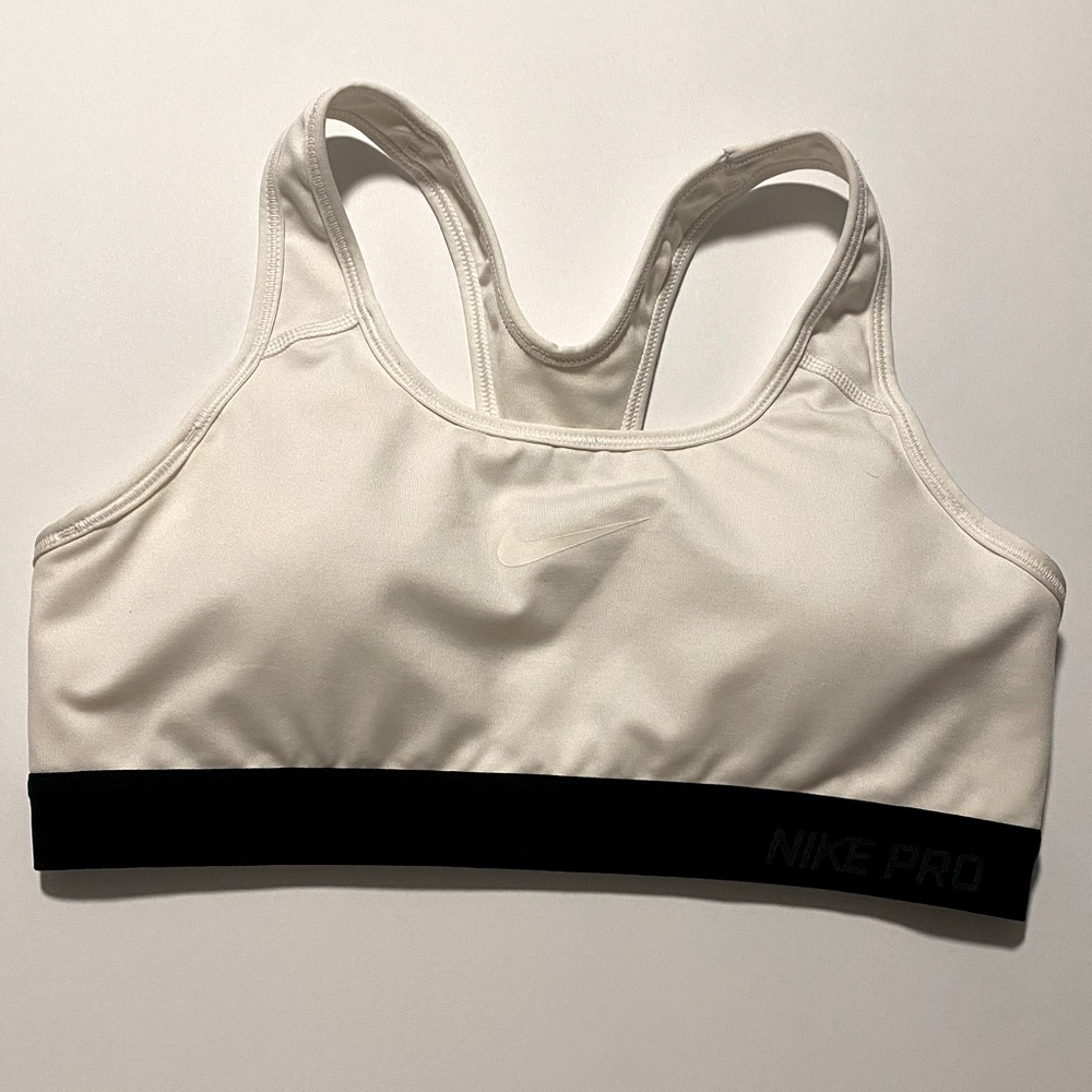 Pre-Owned Women’s Nike Pro Dri-Fit Racerback Sports Bra